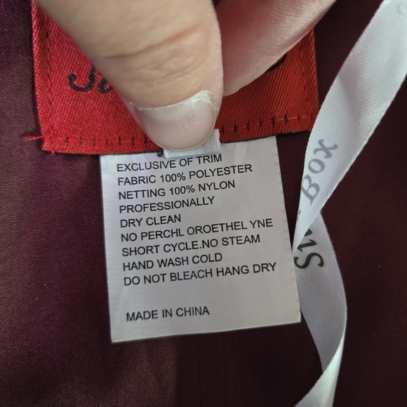 STAR BOX | Lace Up Formal Gown in Burgandy sz M - Picture 9 of 11